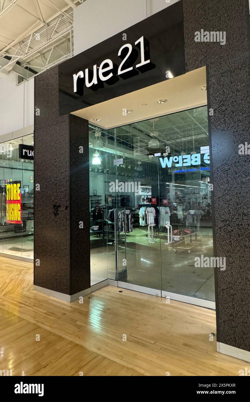 Woodbridge mall hires stock photography and images Alamy