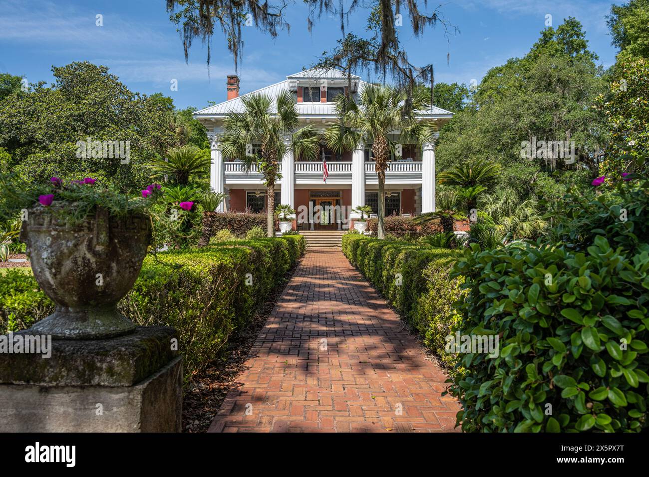 Herlong Mansion (c1845) Bed & Breakfast in Historic Micanopy, Florida. (USA) Stock Photo
