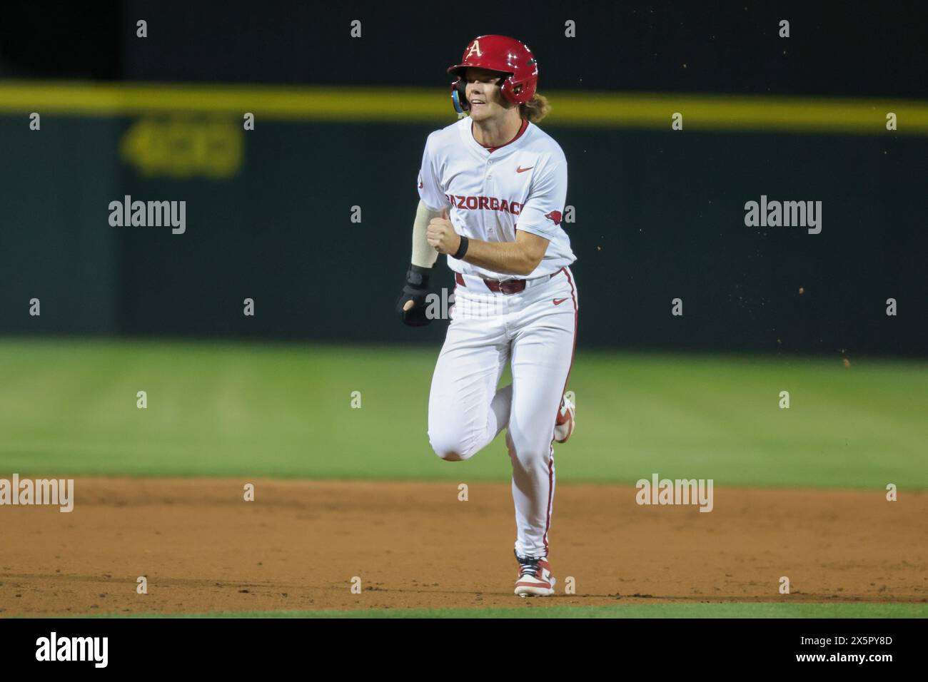 May 10, 2024: Ben McLaughlin #6 of Arkansas moves between second and third base. Arkansas defeated Mississippi State 7-5 in Fayetteville, AR. Richey Miller/CSM Stock Photo