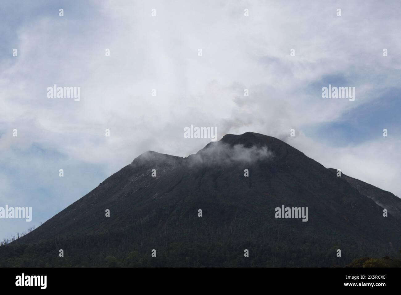 Berastagi, North Sumatra, Indonesia. 11th May, 2024. Sinabung Volcanic Mountain in Indonesia, North Sumatra, after its last eruption in 2021, the Volcanology Center declared the mountain alert level II. (Credit Image: © Kartik Byma/ZUMA Press Wire) EDITORIAL USAGE ONLY! Not for Commercial USAGE! Credit: ZUMA Press, Inc./Alamy Live News Stock Photo