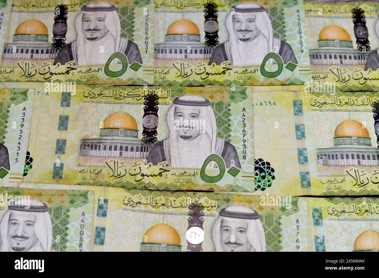 Saudi riyal bills hi-res stock photography and images - Alamy