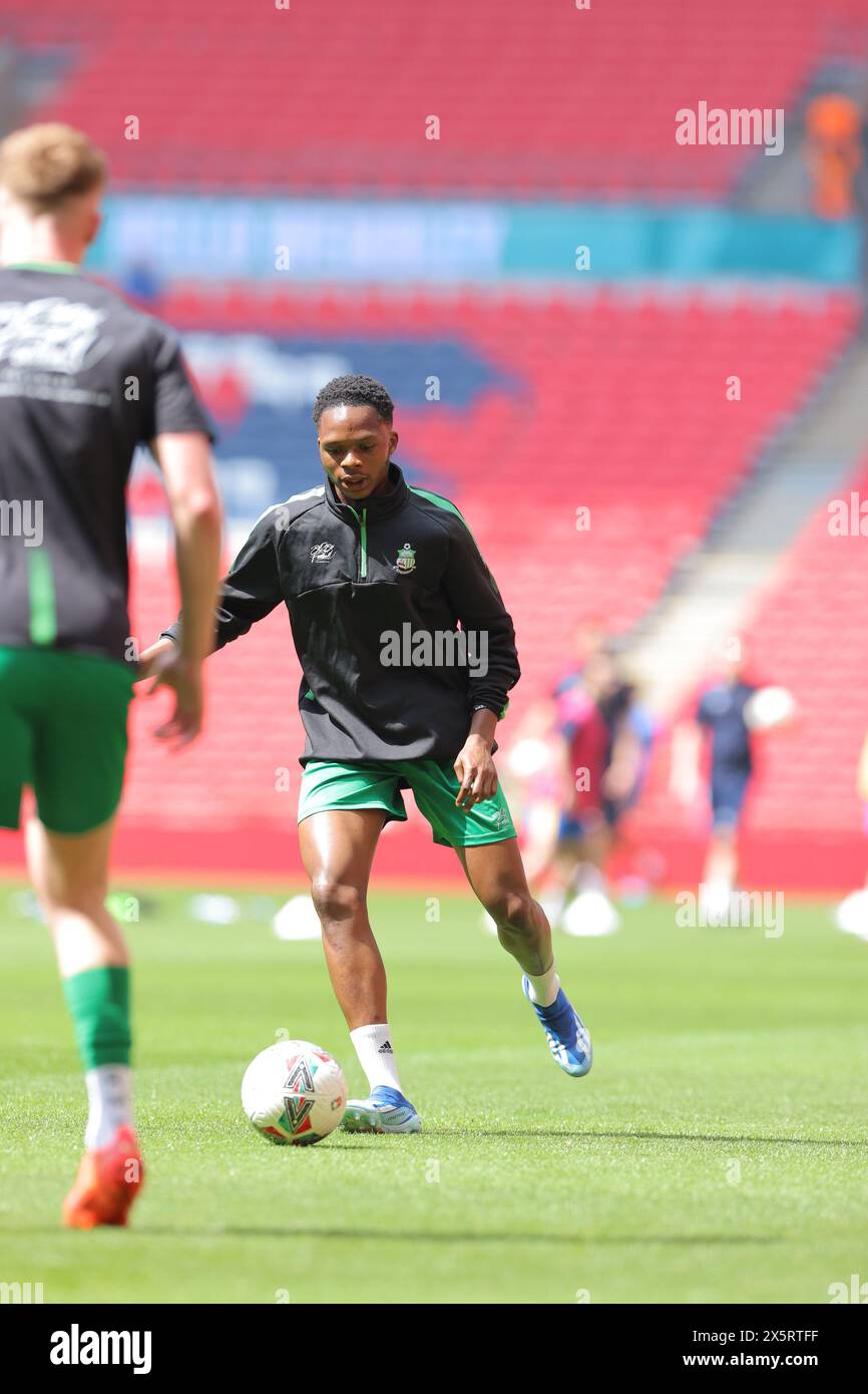Wembley, England, May 11th 2025 Great Wakering Rovers players during