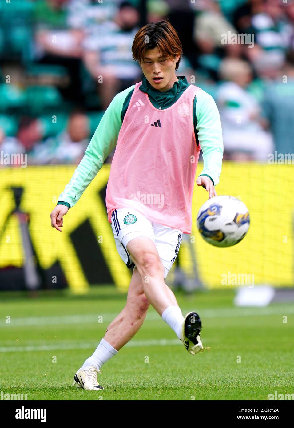 Celtic's Kyogo Furuhashi warms up ahead of the cinch Premiership match at the Celtic park, Glasgow. Picture date: Saturday May 11, 2024. Stock Photo