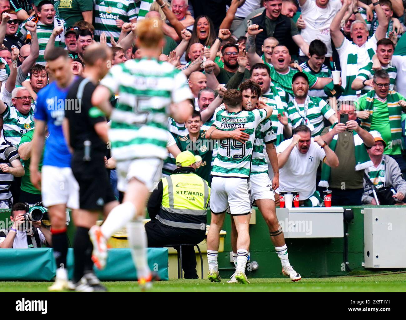 Celtic's Matt O'Riley (right) celebrates with team-mate James Forrest after scoring their side's first goal of the game during the cinch Premiership match at Celtic park, Glasgow. Picture date: Saturday May 11, 2024. Stock Photo