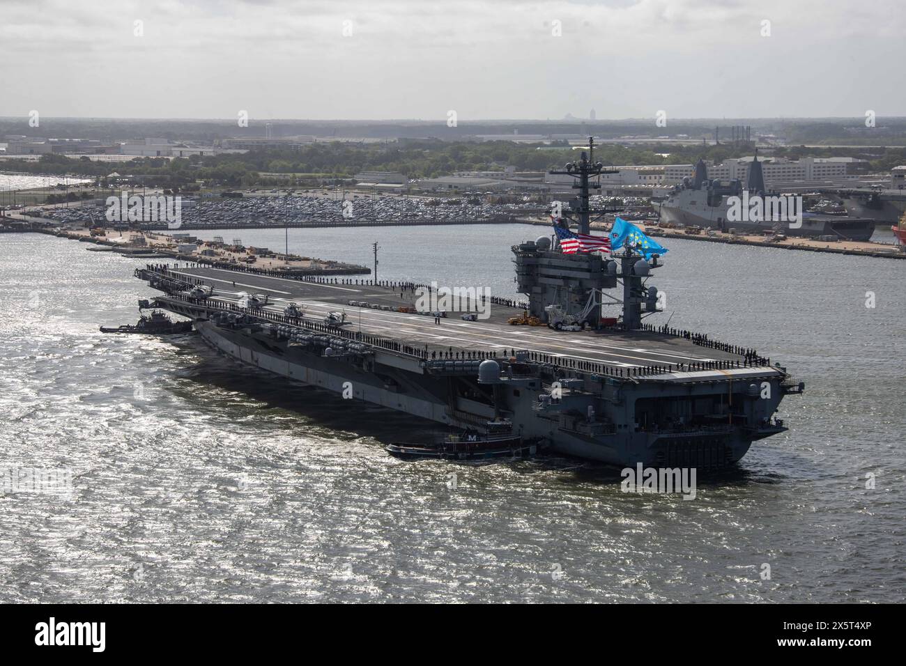 NORFOLK, Va. (April 25, 2024) The Nimitz-class aircraft carrier USS George Washington (CVN 73) departs Naval Station Norfolk, April 25, 2024, for a de Stock Photo