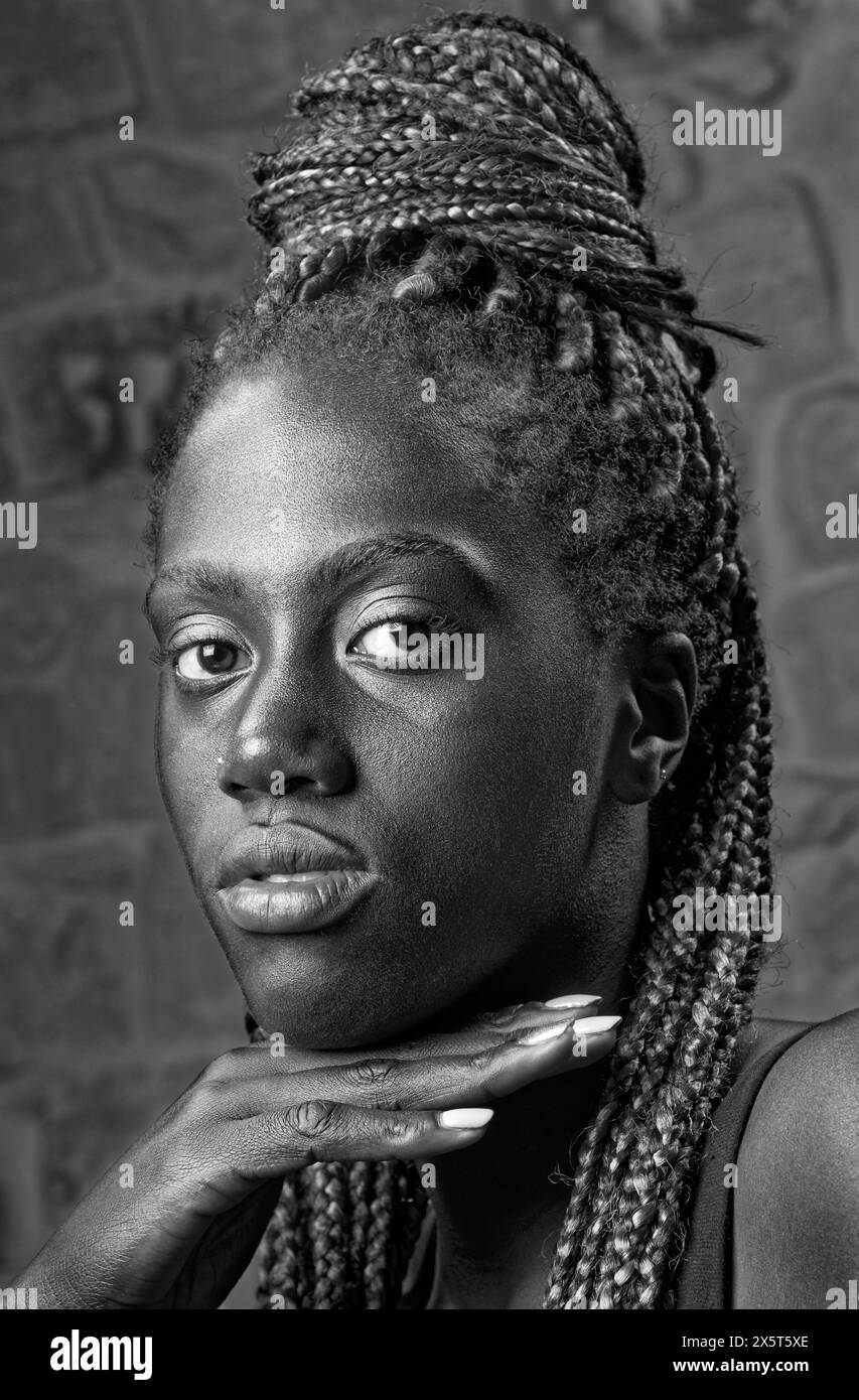 studio portrait of a beautiful black girl Stock Photo - Alamy