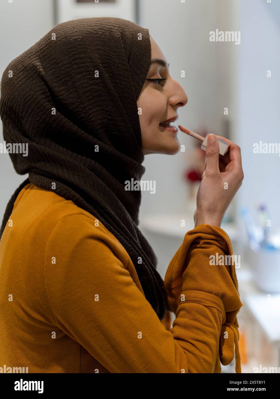 Hijab beauty woman hi-res stock photography and images - Alamy