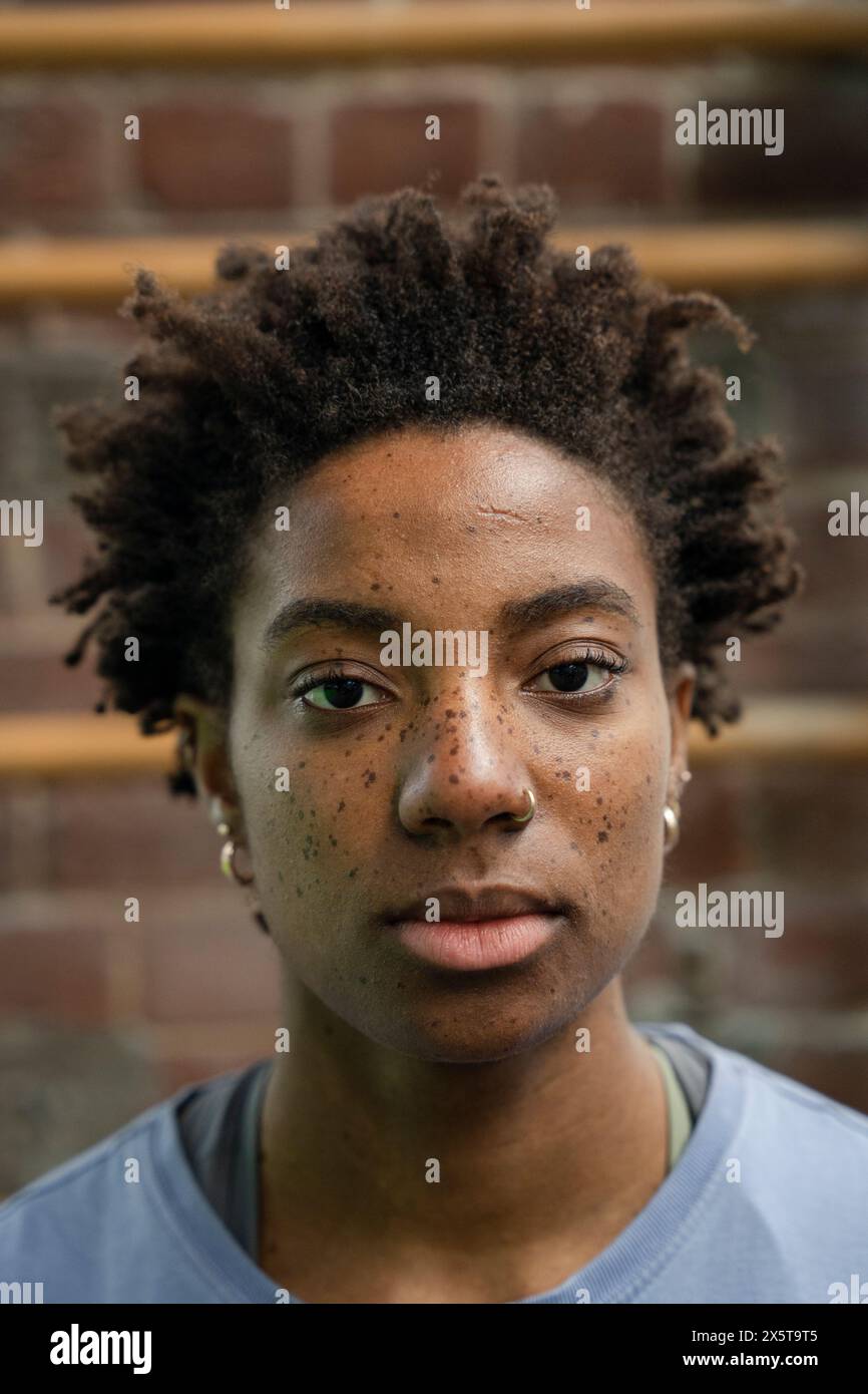 Serious black woman dreadlocks hi-res stock photography and images - Alamy