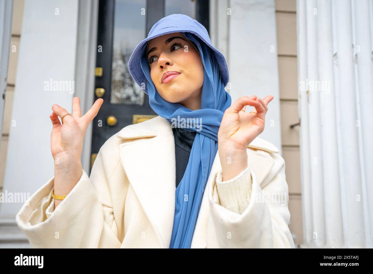 how to wear bucket hat with hijab