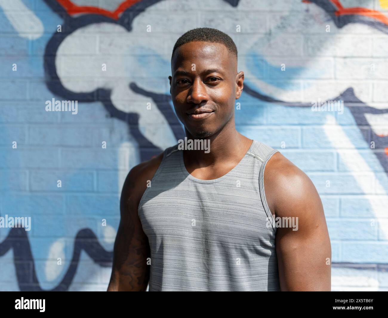 Muscular man hi-res stock photography and images - Alamy