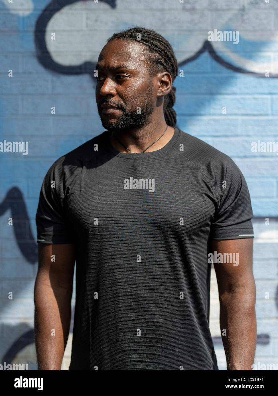 Muscular man hi-res stock photography and images - Alamy