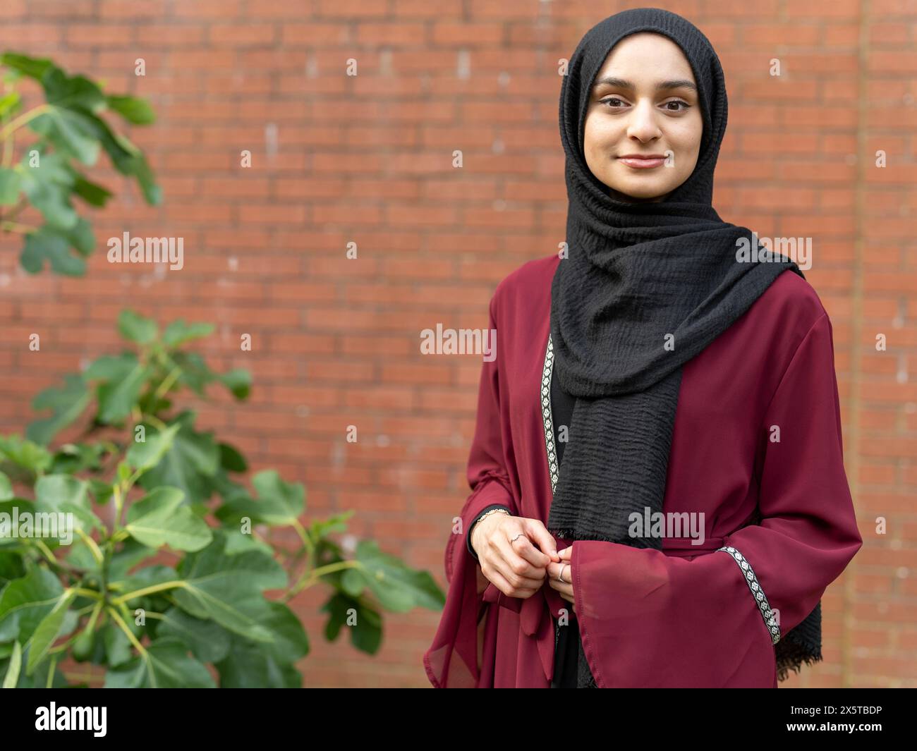 Woman wearing hijab in hi-res stock photography and images - Alamy