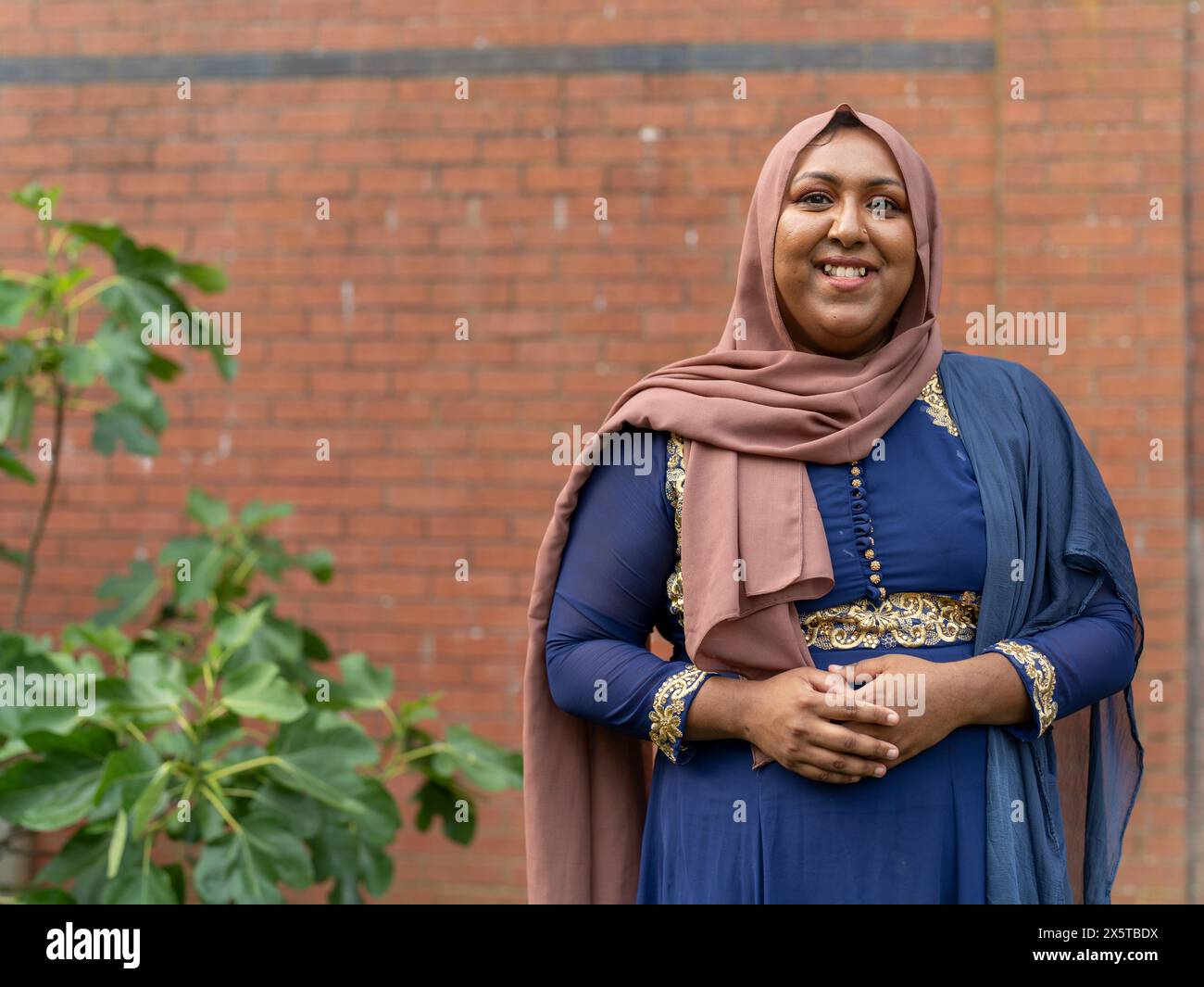 Woman wearing hijab in hi-res stock photography and images - Alamy