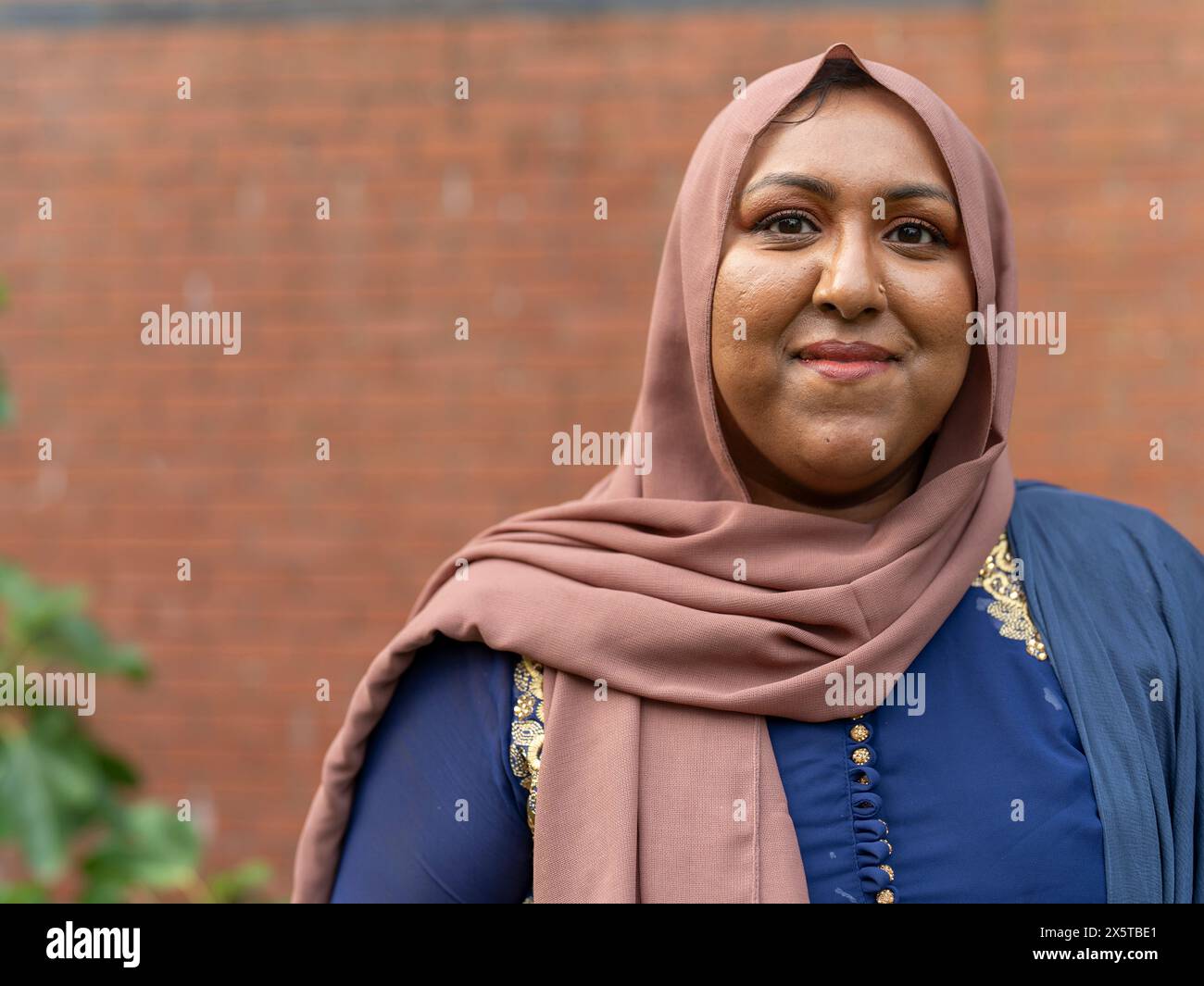 Woman wearing hijab in hi-res stock photography and images - Alamy