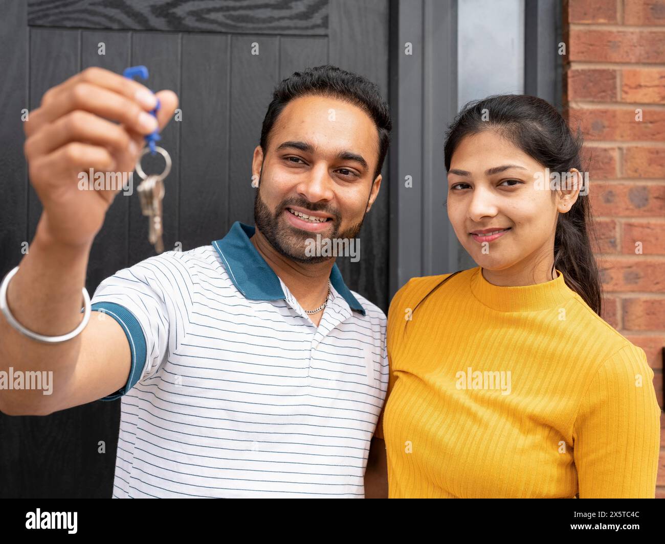 Indian couple holding house keys hi-res stock photography and images ...