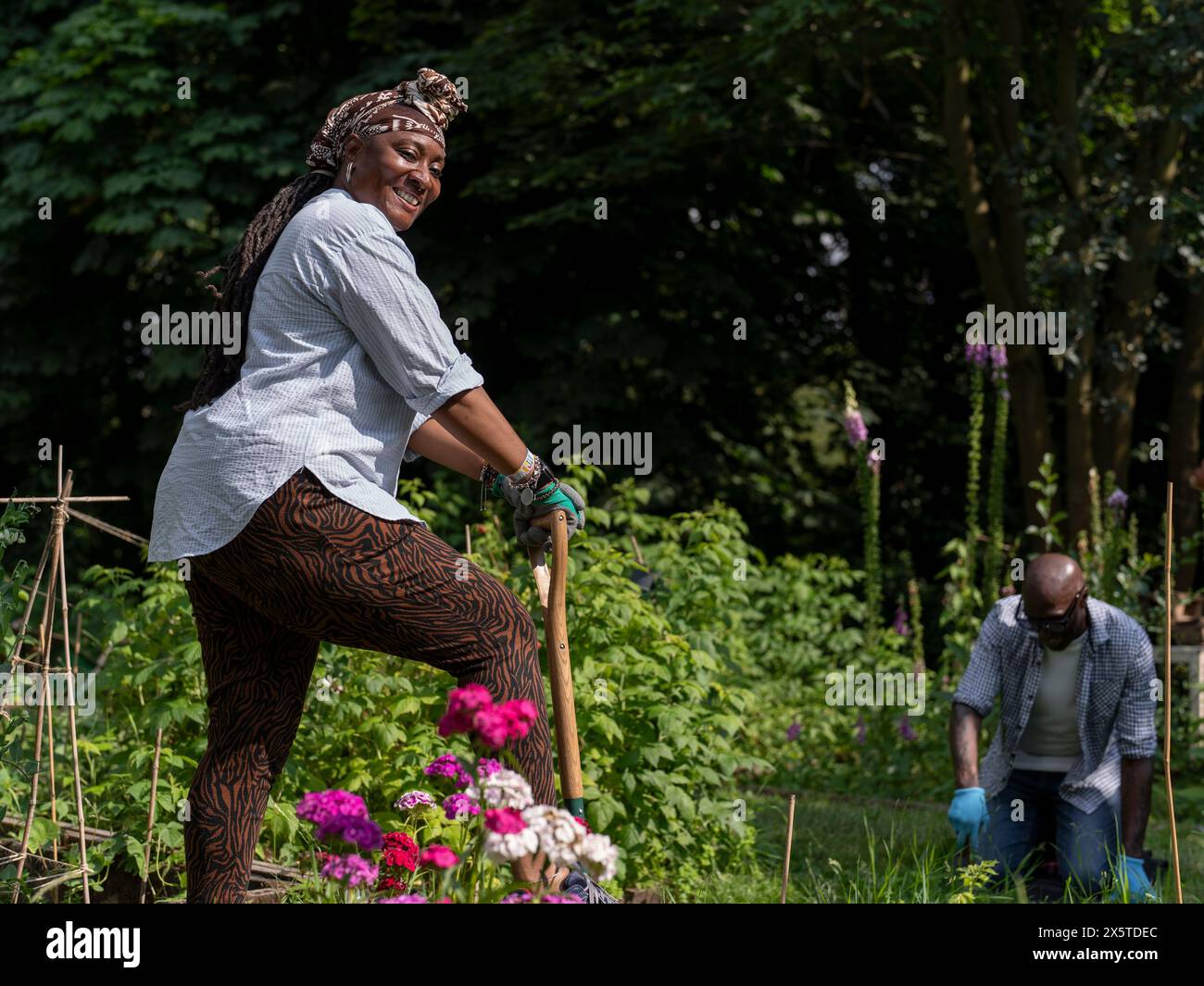Two mature women gardening hi-res stock photography and images - Alamy