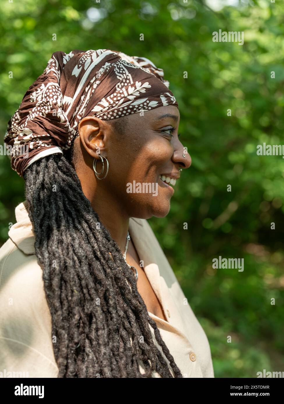 Profile side view mature woman hi-res stock photography and images - Alamy