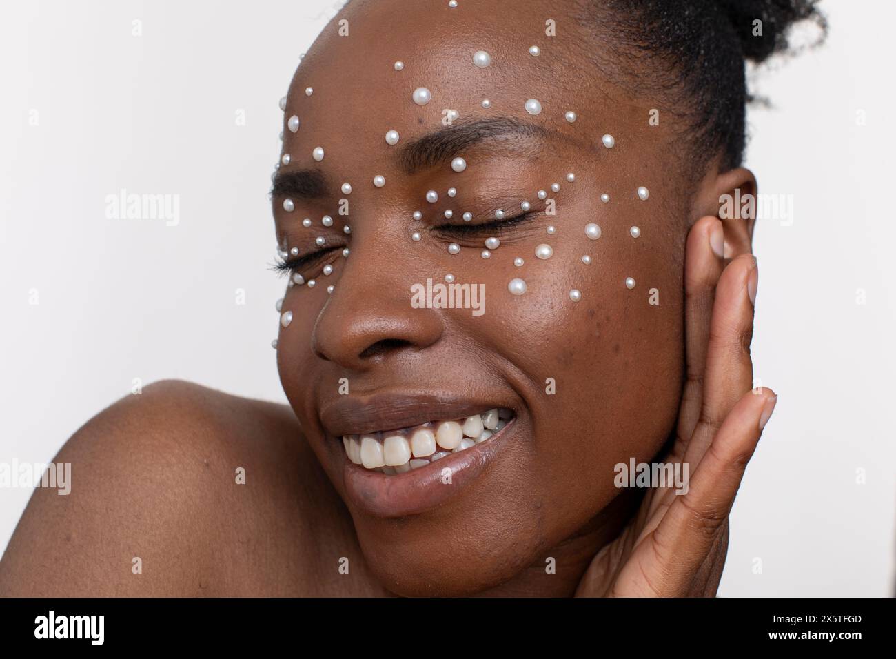 Smiling young woman freckles hi-res stock photography and images - Alamy