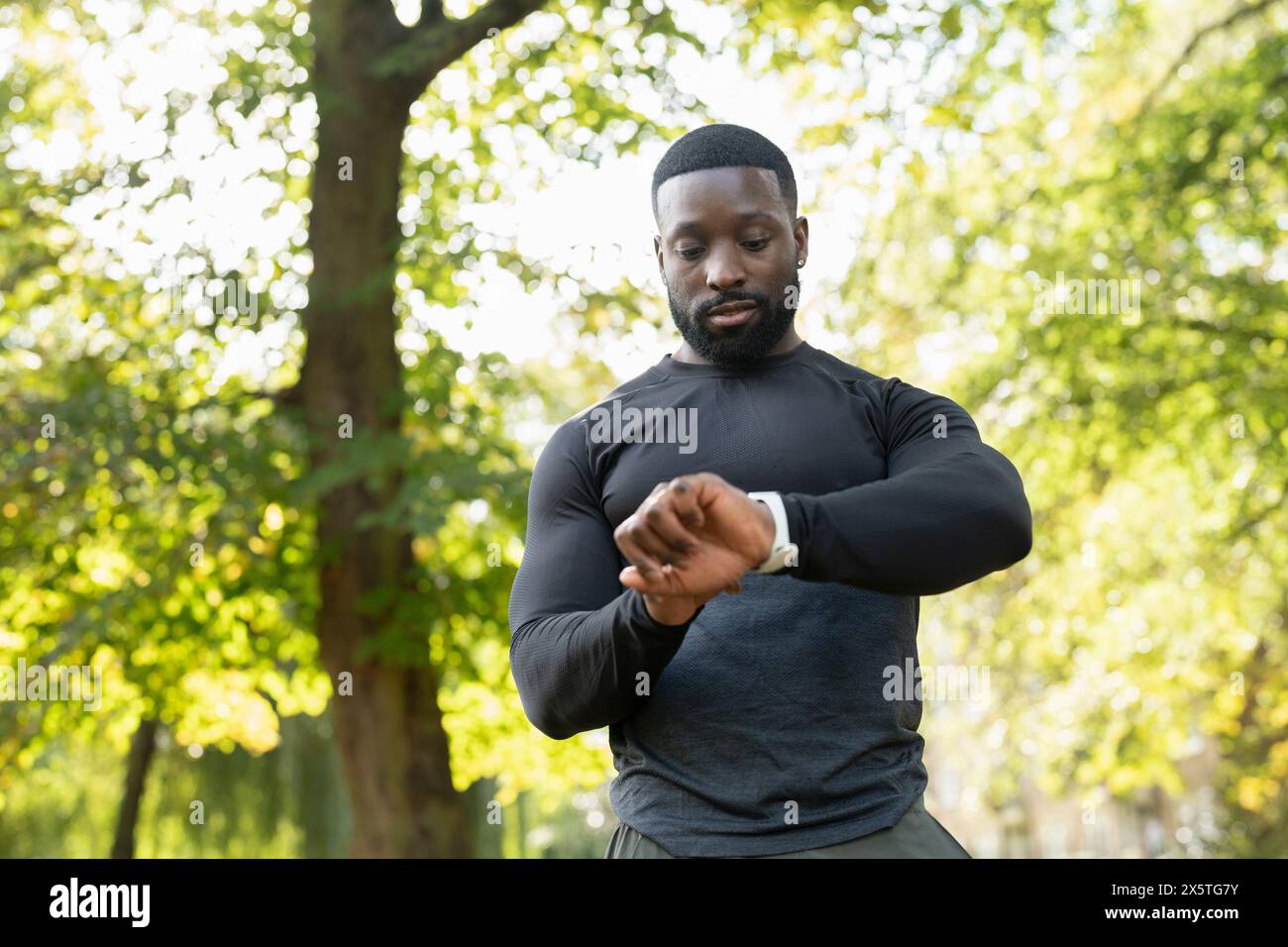 Man Checking Muscular man checking watch hi-res stock photography and images - Alamy