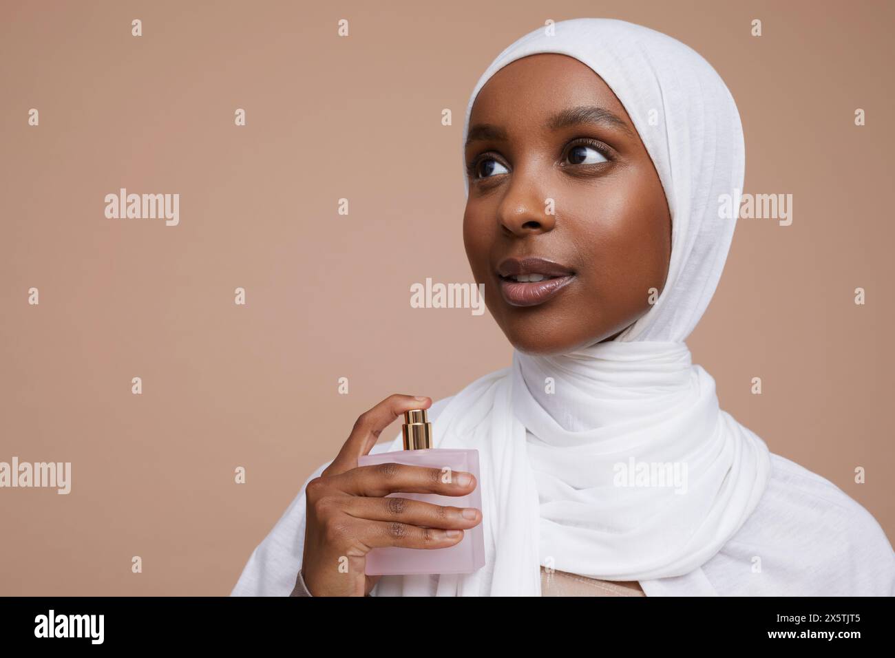 Beautiful woman in hijab using hi-res stock photography and images - Alamy