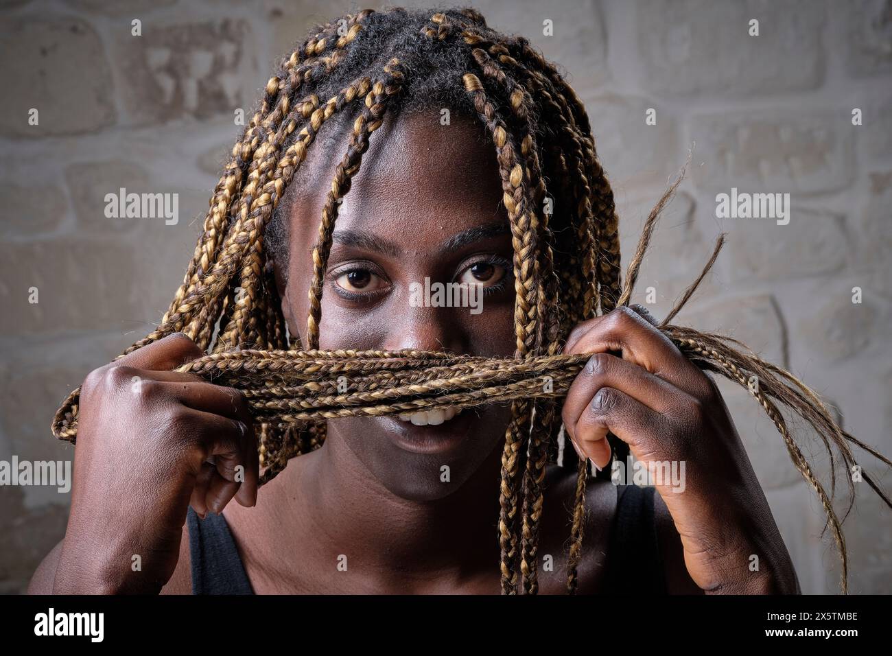 studio portrait of a beautiful black girl Stock Photo - Alamy