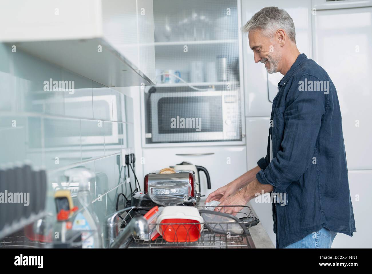 Man In Kitchen Man eating breakfast in kitchen hi-res stock photography and images - Alamy