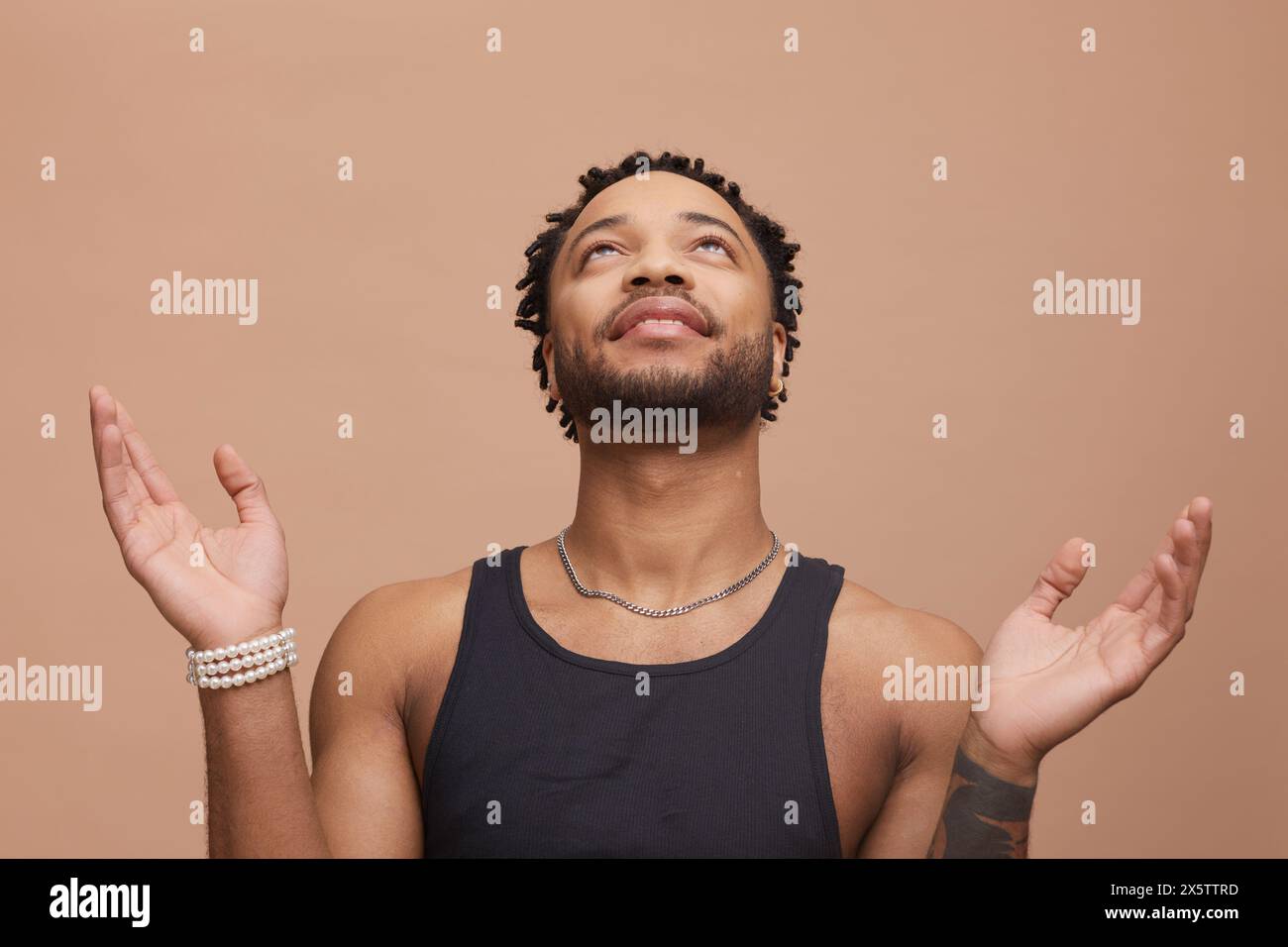 Portrait muscular man arms hi-res stock photography and images - Alamy
