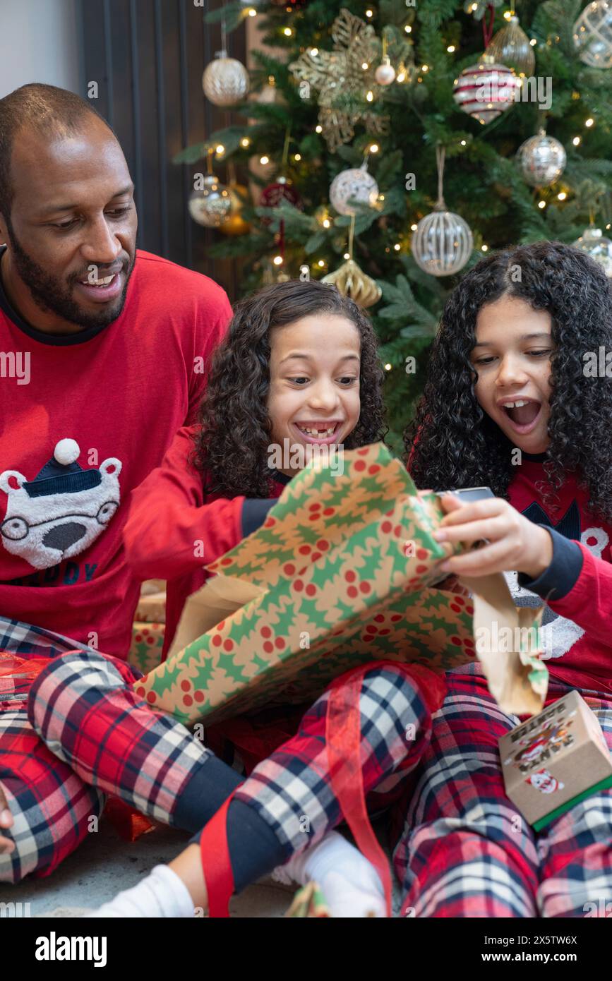 Unpacking the christmas tree hi-res stock photography and images - Alamy