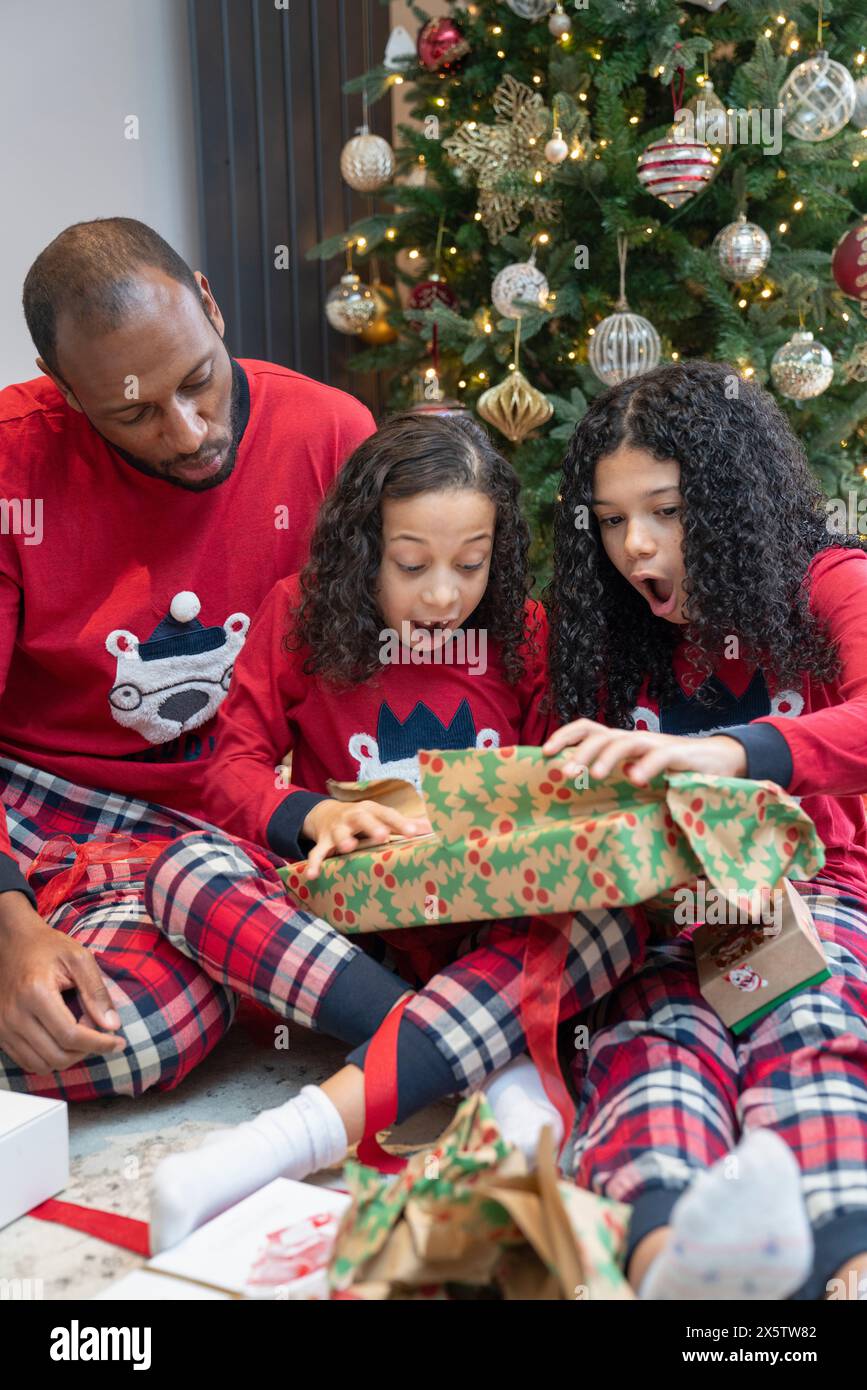 Unpacking christmas tree hi-res stock photography and images - Alamy