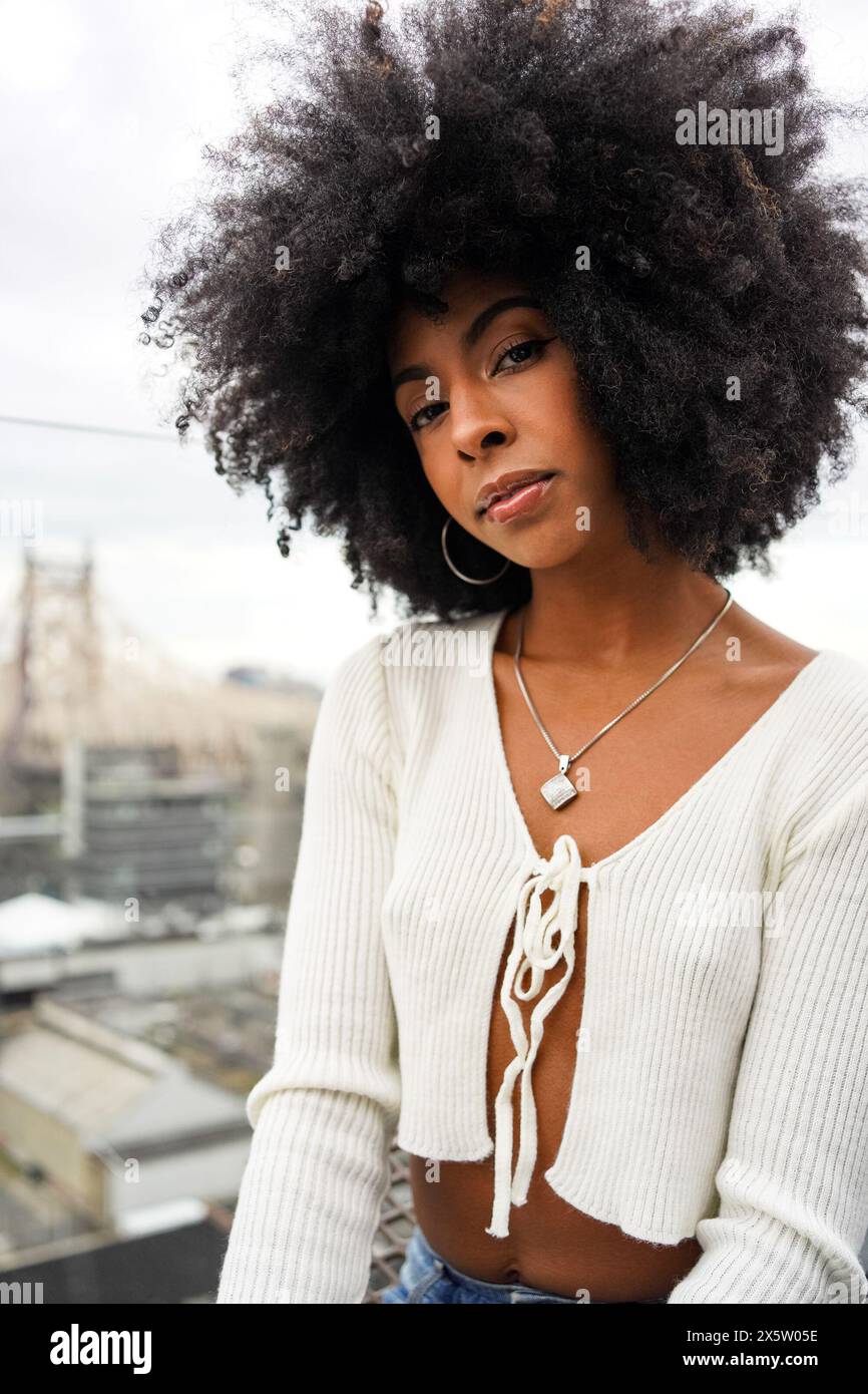 Woman afro hair in hi-res stock photography and images - Alamy