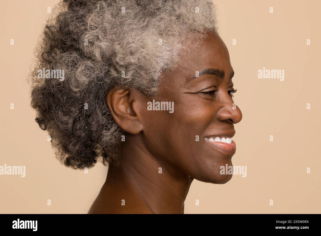 Profile mature black woman hi-res stock photography and images - Alamy