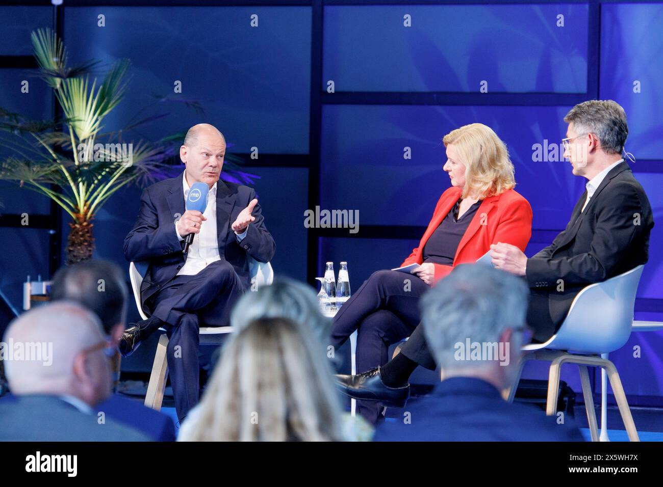 Quadbeck RedaktionsNetzwerk Deutschland press conference The Structural Gravity Pulling at the Eurozone