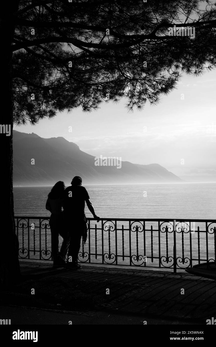 Vieux qui marche hires stock photography and images Alamy