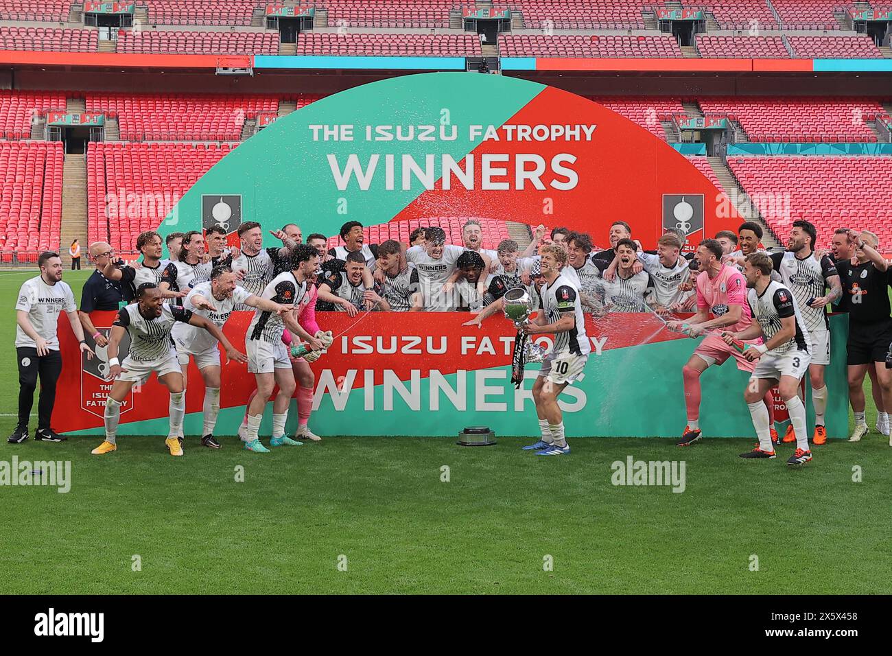 Fa trophy 2024 final uk gateshead lift hi-res stock photography and ...