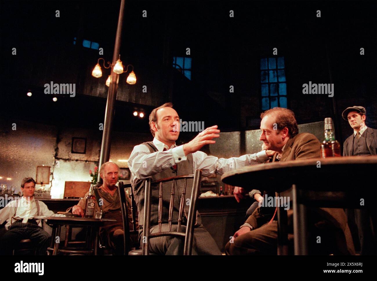 front, l-r: Kevin Spacey (Theodore Hickman / Hickey), Ian Bartholomew (James Cameron / Jimmy Tomorrow) in THE ICEMAN COMETH by Eugene O’Neill at the Almeida Theatre, London N1  14/04/1998  music: Paddy Cunneen  design: Bob Crowley  lighting: Mark Henderson  director: Howard Davies Stock Photo