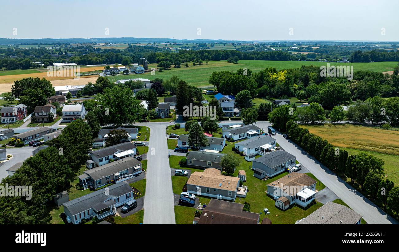 Overhead aerial view of a suburban Mobile, Prefab, Manufactured, neighborhood park, featuring rows of homes, neatly trimmed lawns, and parked cars Stock Photo