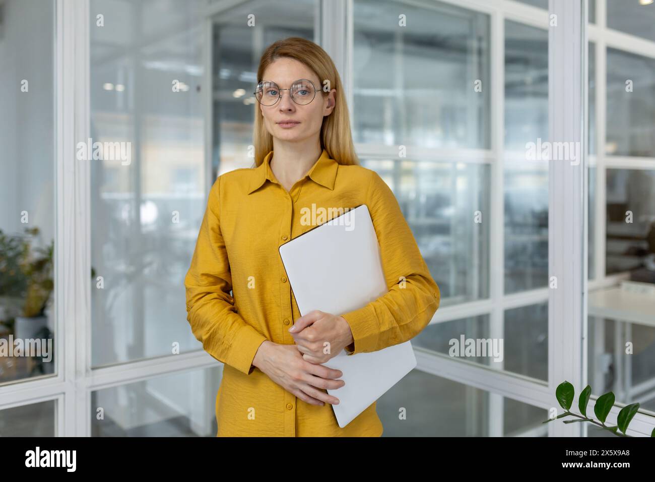 Stylish mature woman standing hi-res stock photography and images - Alamy
