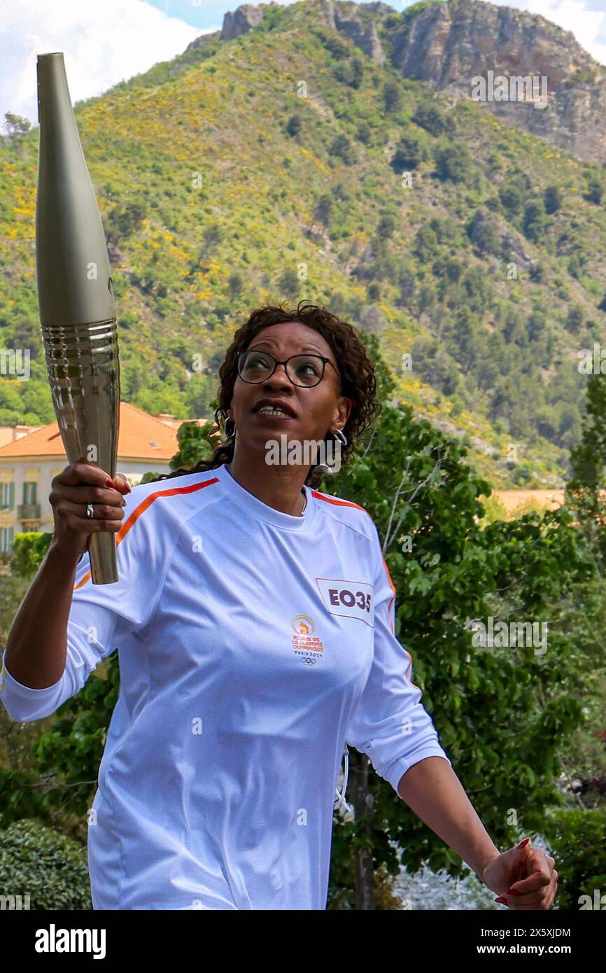 ©Francois Glories/MAXPPP -  11/05/2024 Laura Flessel-Colovic (Quituple Olympic medallist and winner of the two gold medals in women's epee at the Olympic debut in Atlanta in 1996) and Minister for Sport 2017-2018.The Olympic Torch passes through Dignes les Bains.  The Olympic Flame torchbearers will be taking the "Route Napoleon" on its 68-day journey across France before arriving in Paris on 26 July, the start date of the "Paris 2024" Olympic and Paralympic Games. Dignes-les-Bains, a spa town in the Alpes de Haute Provence, is a picturesque stopover between the lavender fields and the snow-ca Stock Photo