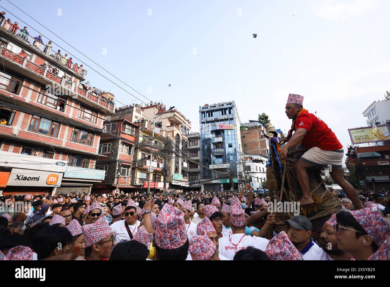 rato-machhindranath-chariot-procession-begins-in-nepal-leader-of-the
