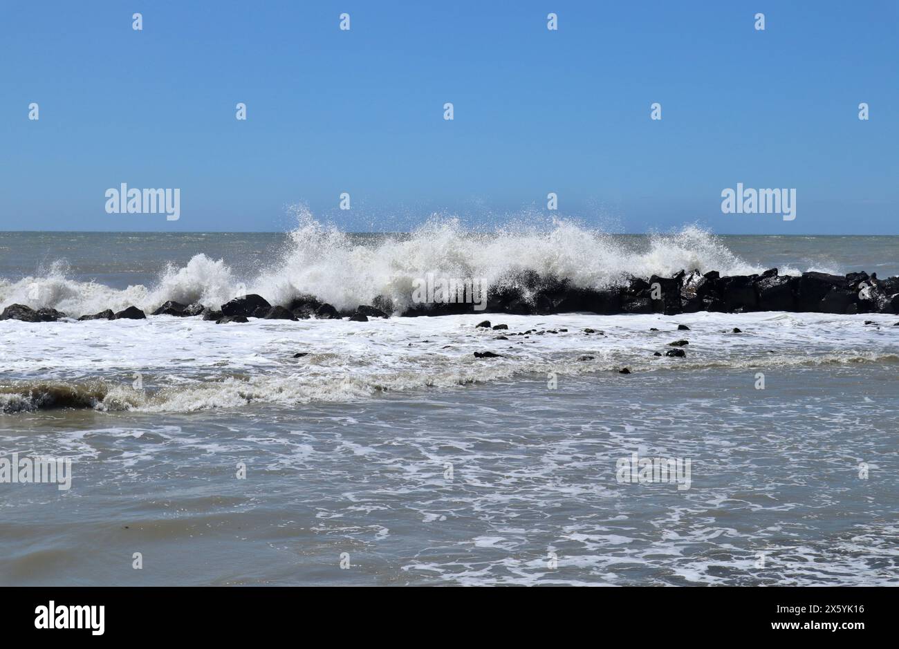Onda della spiaggia hi-res stock photography and images - Alamy