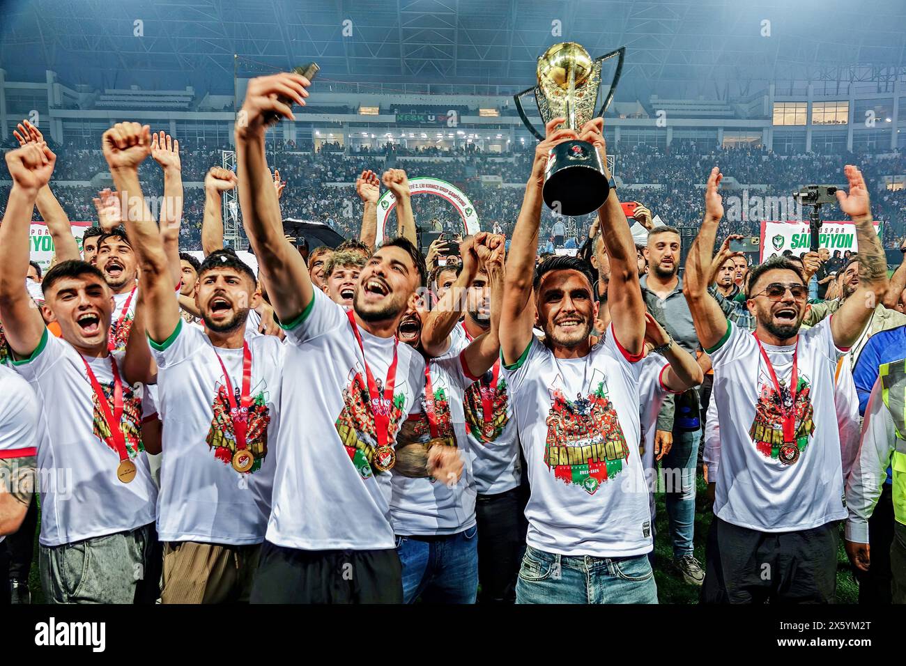 Amedspor players are seen greeting their fans with the championship trophy. Amedspor, the football team of Diyarbakir city, where Turkey's Kurds live the most, received the championship cup of the 2nd League Red group at a festival held at Diyarbakir Stadium and attended by tens of thousands of fans. Amedspor was promoted to the Turkish Football Federation 1st League after 12 years as the champion in its group. Amedspor is supported by a large part of Kurds in Turkey and abroad. (Photo by Mehmet Masum Suer/SOPA Images/Sipa USA) Stock Photo