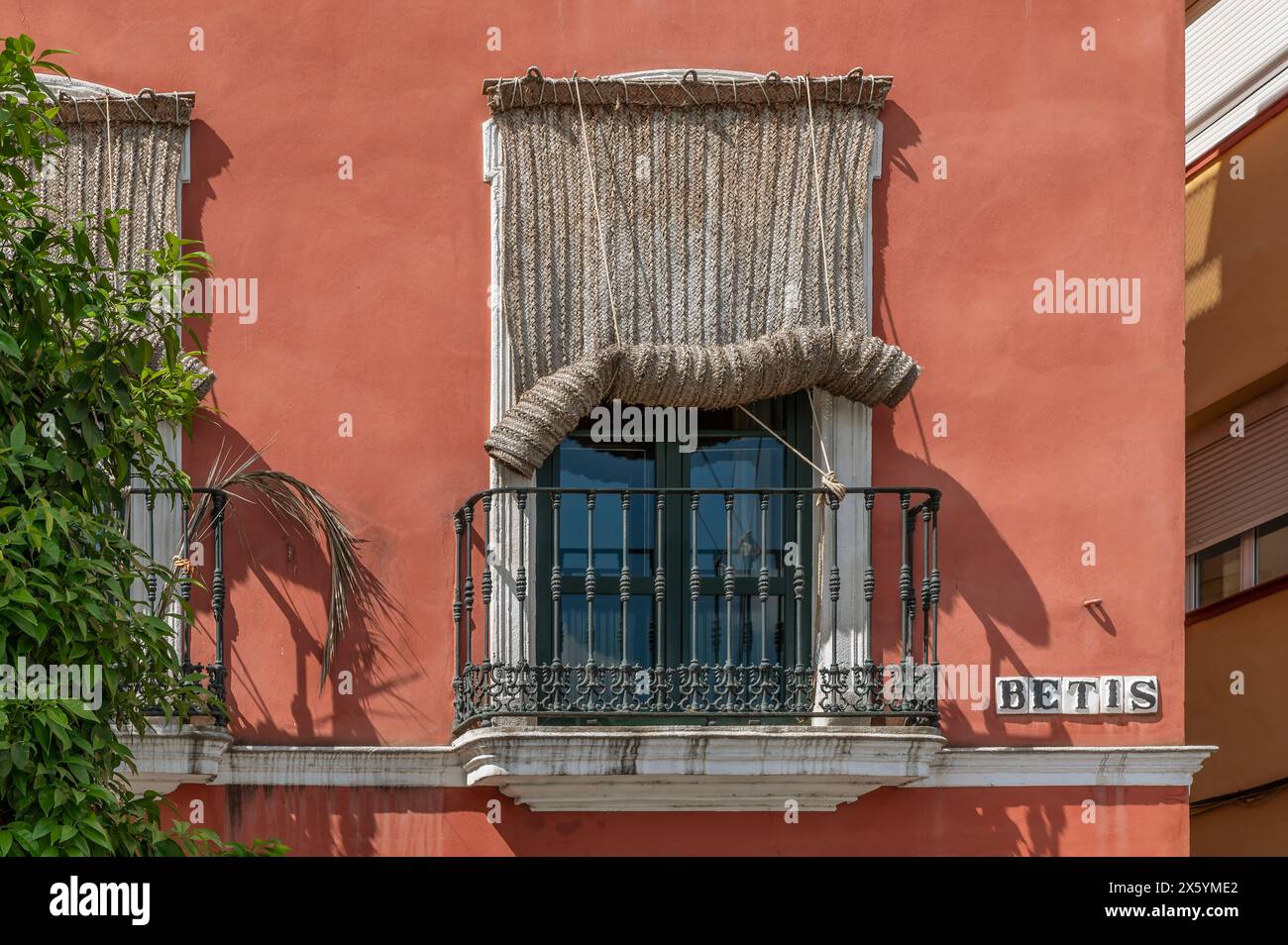 Red house art seville hi-res stock photography and images - Alamy