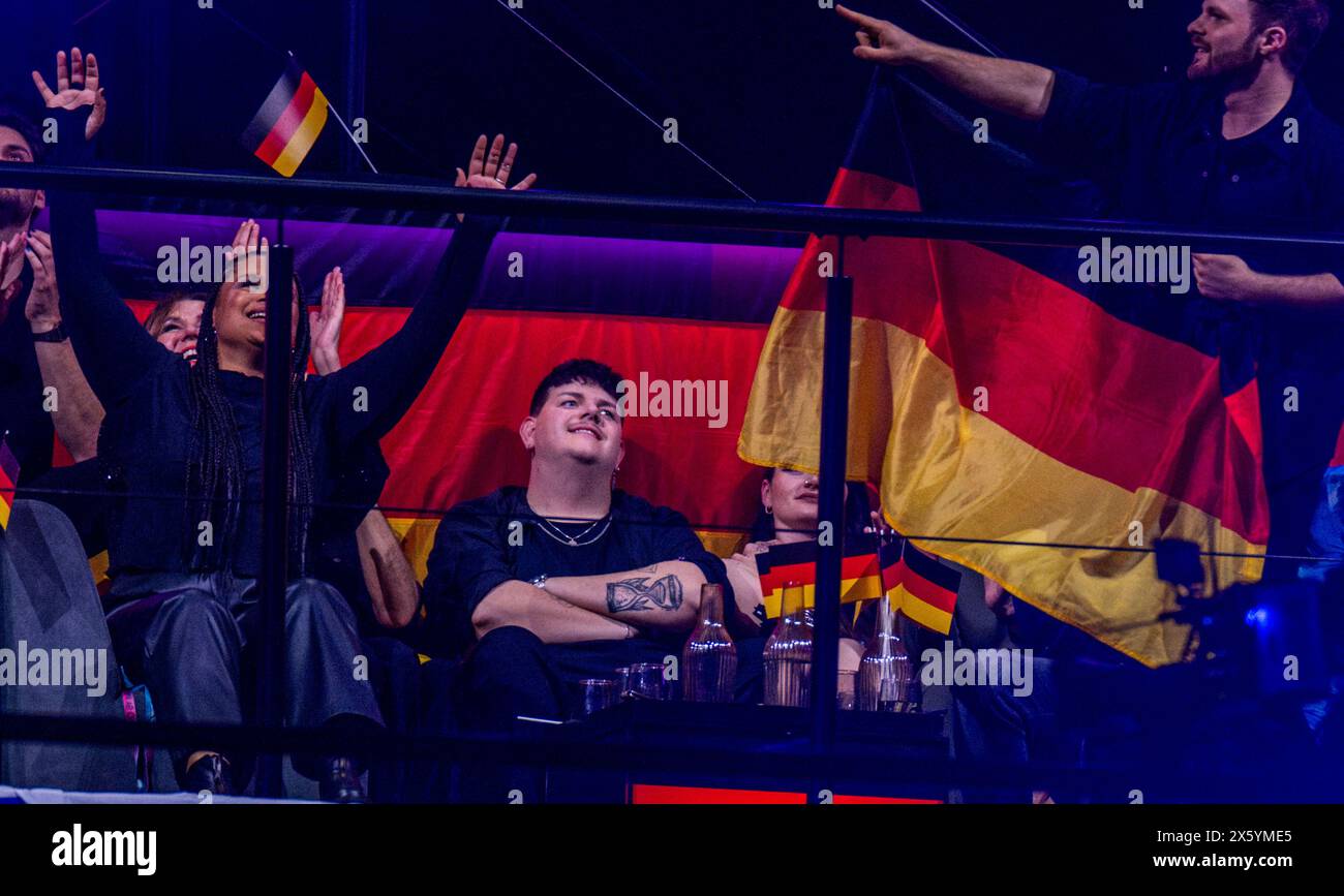  12 May 2024, Sweden, Malmö: Isaak from Germany watches the scoring in Bildidee 