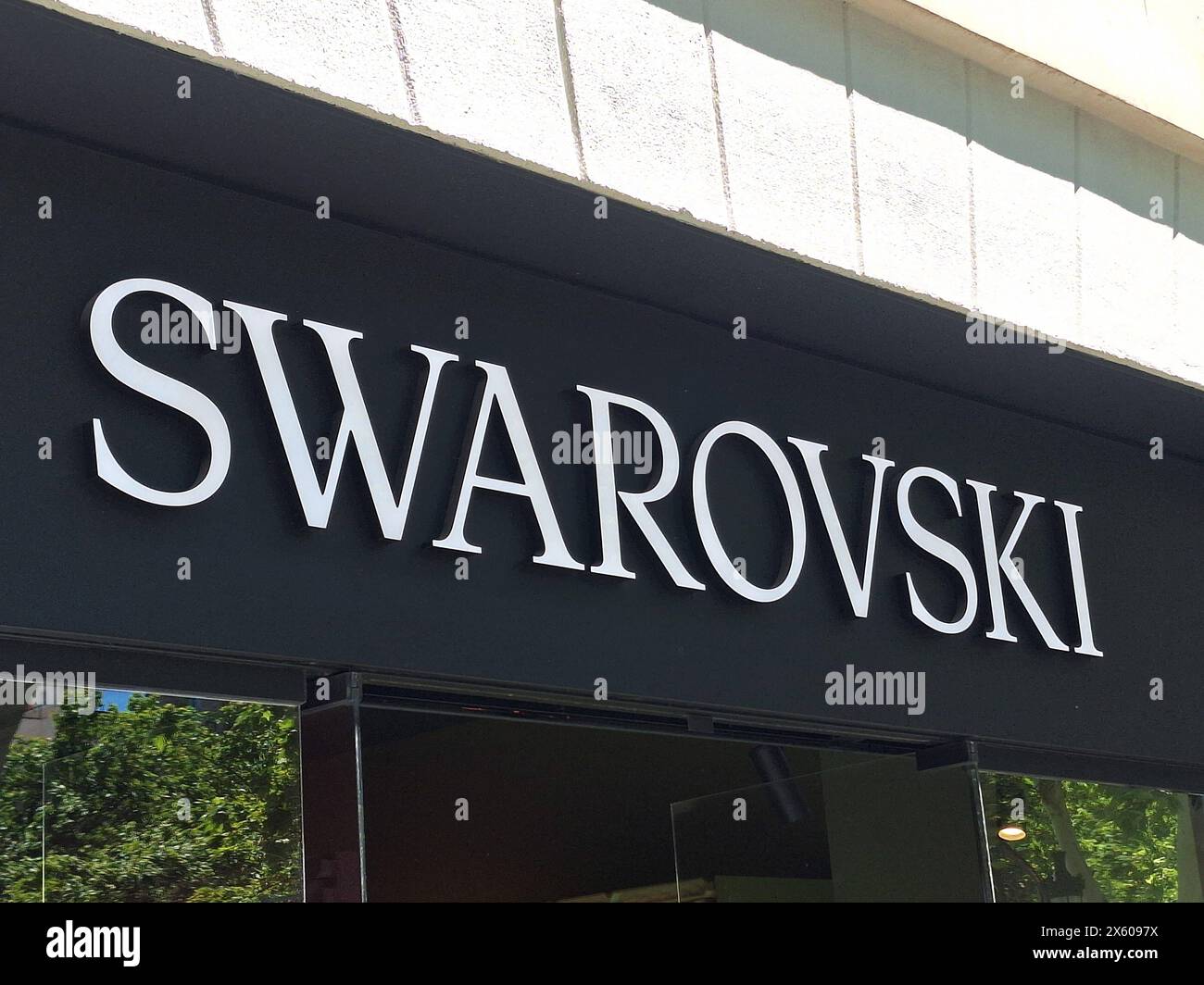 Logo dior hi-res stock photography and images - Page 8 - Alamy, image size:1300x1064