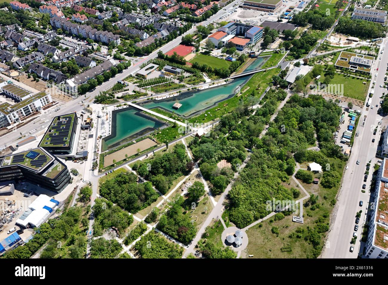 Am 15.Mai 2024 oeffnet die Bayerische Landesgartenschau 2024 in Kirchheim bei Muenchen. Unter dem Motto Zusammen.Wachsen. findet im neuen Ortspark zwischen Kirchheim und Heimstetten auf knapp 14 Hektar Flaeche 145 Tage die Landesgartenschau statt, *** On May 15, 2024, the Bavarian State Garden Show 2024 will open in Kirchheim near Munich Under the motto Growing Together, the State Garden Show will take place for 145 days in the new local park between Kirchheim and Heimstetten on an area of almost 14 hectares, Stock Photo