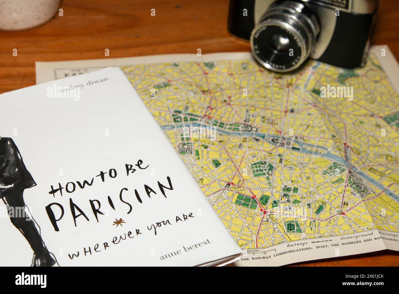 Book How to be a Parisian, wherever you are. By Sophie Mas, Audrey Diwan, Caroline de Maigret