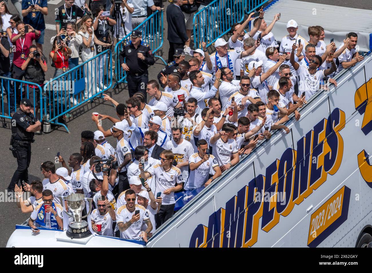 Madrid, Madrid, Spain. 12th May, 2024. The Real Madrid team celebrating on the white bus. (Credit Image: © Oscar Manuel Sanchez/ZUMA Press Wire) EDITORIAL USAGE ONLY! Not for Commercial USAGE! Credit: ZUMA Press, Inc./Alamy Live News Stock Photo