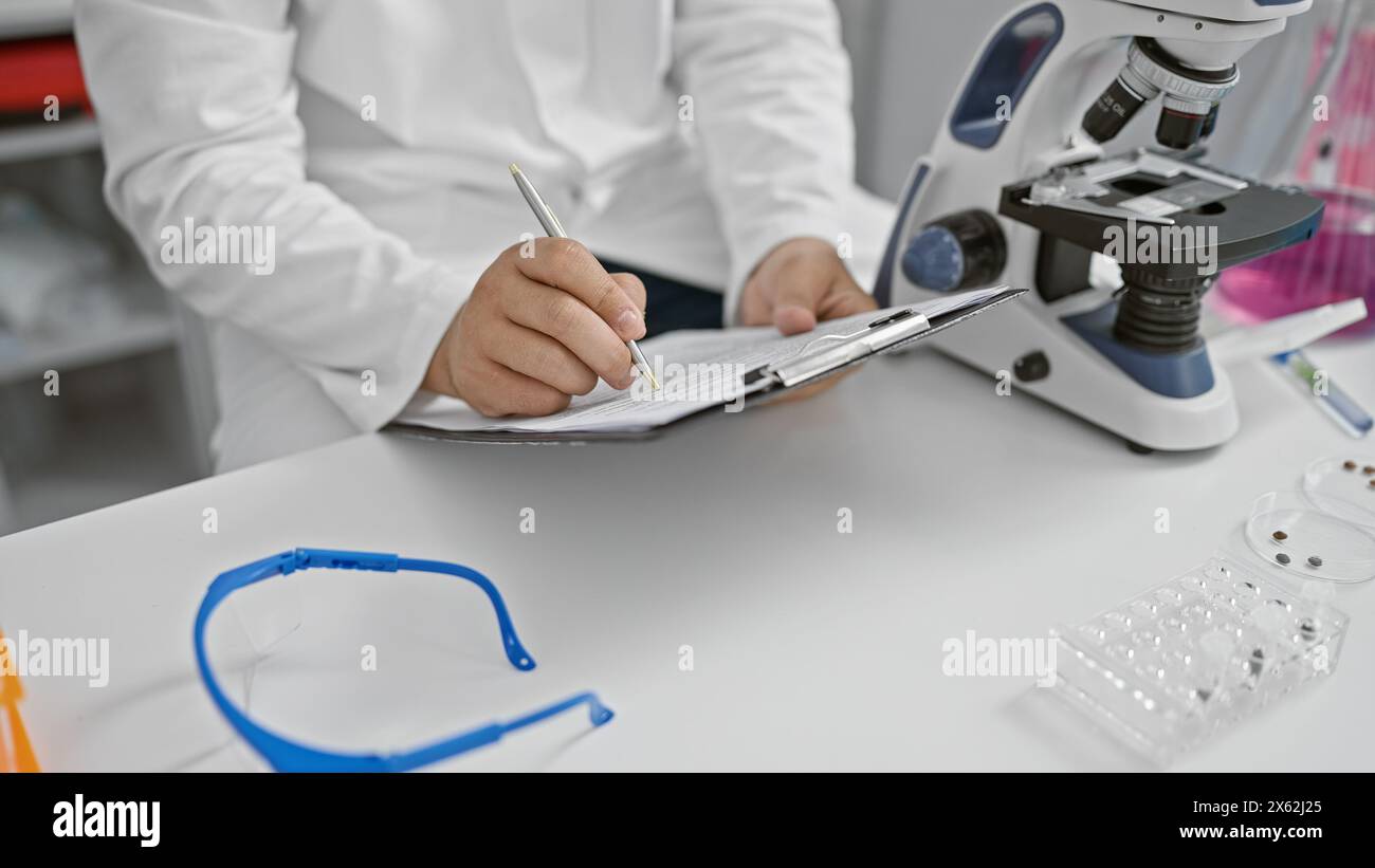 Observation Using Microscope Microscope observations hi-res stock photography and images - Alamy