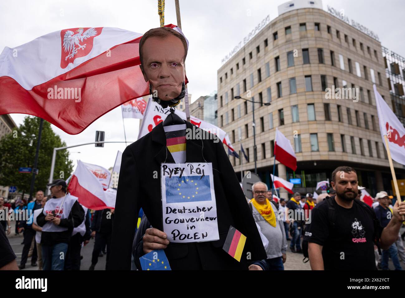 May 10, 2024, Warsaw, Mazovian Province, Poland: An effigy on a gallows representing the image of the Prime Minister of Poland, Donald TUsk, with the European Union flag and the German flag attached, as well as an epithet insulting Donald Tusk and the slongan ''German governor in Poland'' is seen during a protest against the European Union's Green Deal ahead of EU parliamentary elections, in Warsaw. The protest was organized by the Independent Self-Governing Trade Union ''Solidarity'', farmers, right-wing and anti-EU movements with the participation of Law and Justice and Confederation politic Stock Photo