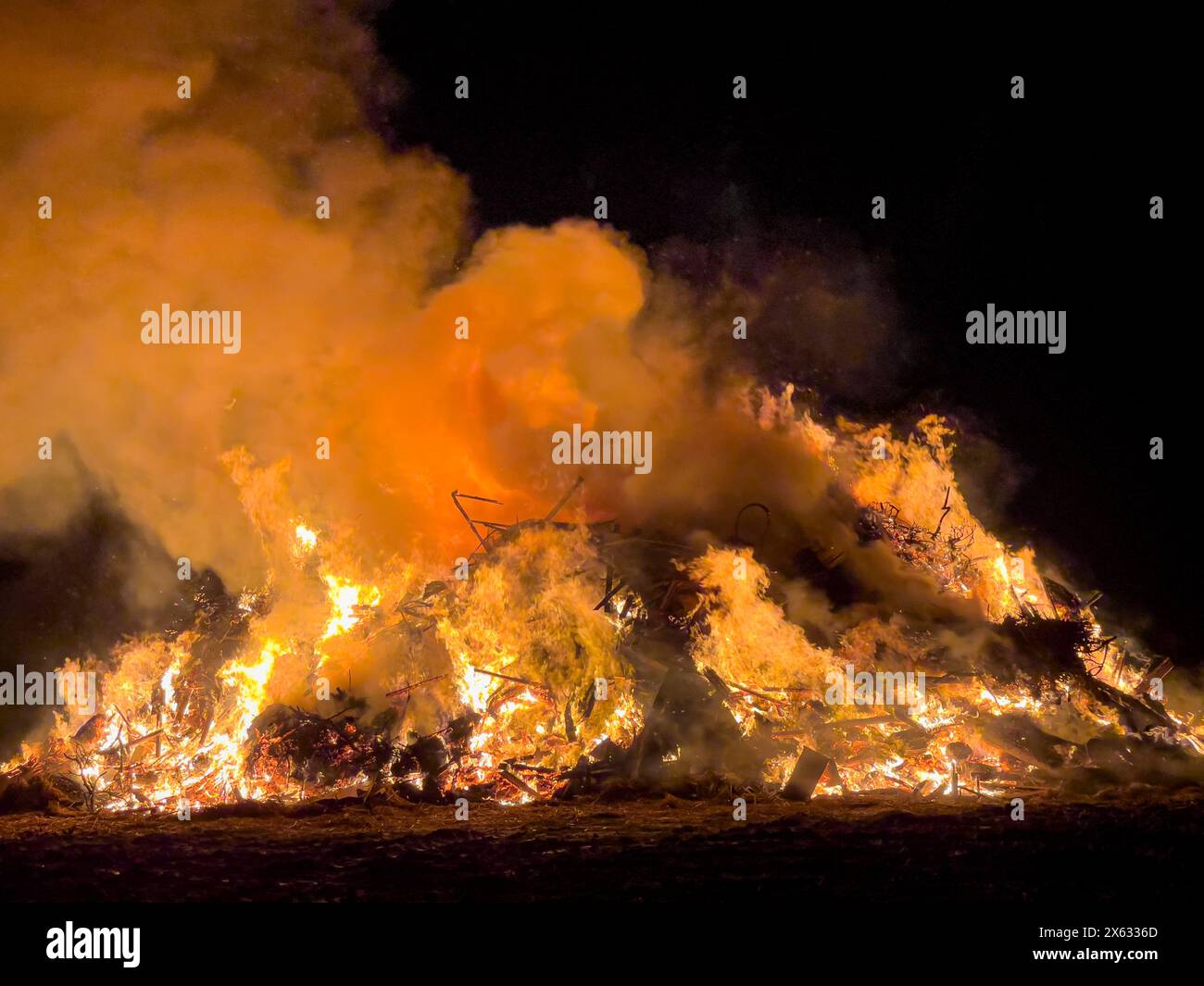 Guy fawkes night tradition hi-res stock photography and images - Alamy